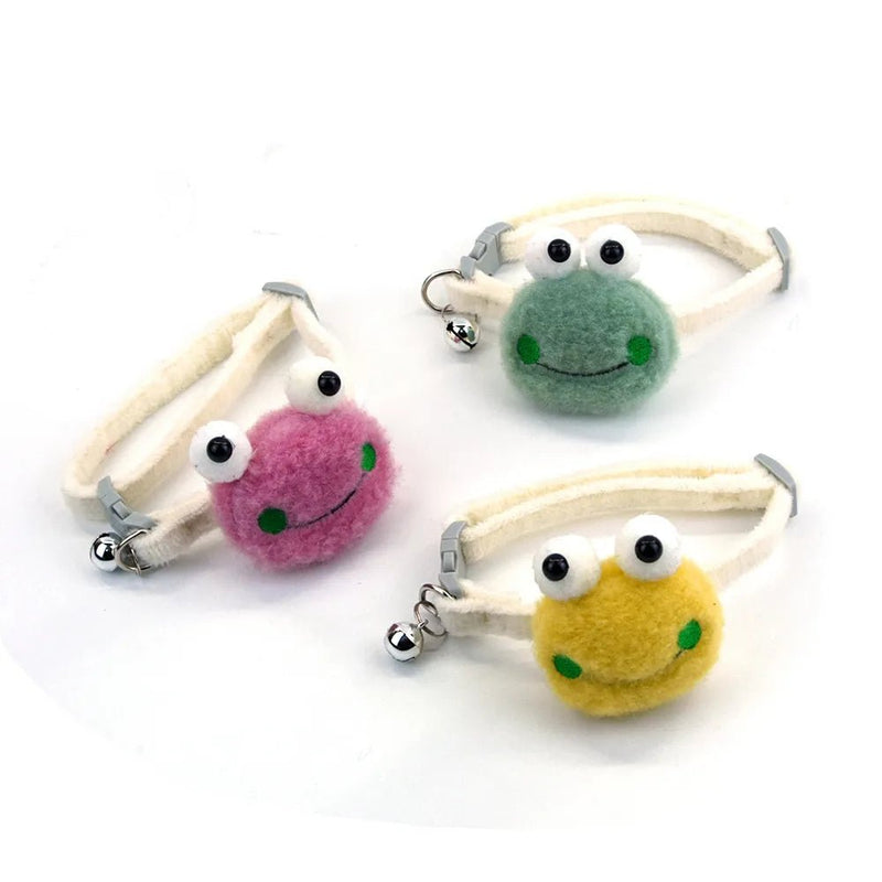 Adjustable Plastic Buckle Frog - style Fluffy Pet Collar with Bell - GreenFur