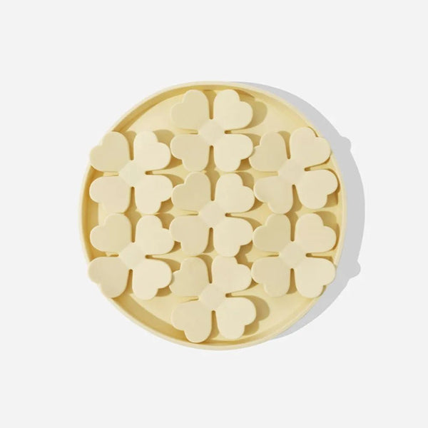 Petal - Shaped Dog Licking Mat Round Pet Licking Plate Silicone Slow - Feeding Mat - GreenFur